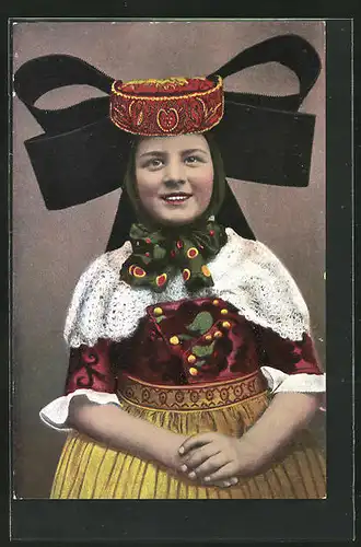 AK Lachendes Mädchen in Landestracht Schaumburg-Lippe