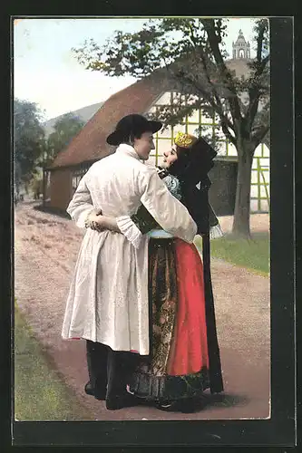 AK Romantischer Spaziergang eines Paares in Tracht Schaumburg-Lippe