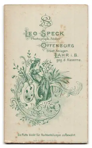 Fotografie Leo Speck, Offenburg, bürgerliche Dame zur Seite schauend