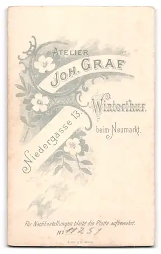 Fotografie Joh. Graf, Winterthur, Niedergasse 13, junge Dame in elegantem Kleid