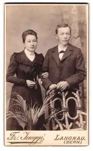 Fotografie Fr. Jaeggi, Langnau, zufrieden aussehendes junges Paar