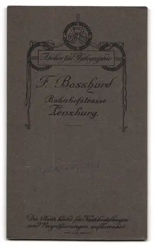 Fotografie F. Bosshard, Lenzburg, Bahnhofstrasse, junger bürgerlicher Mann mit weichem Gesicht