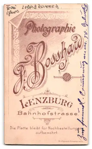 Fotografie F. Bosshard, Lenzburg, Bahnhofstrasse, traurige alte Dame mit Brille