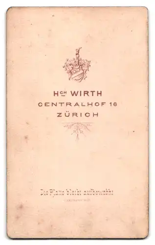 Fotografie H. Wirth, Zürich, Centralhof 16, junge edle Dame mit Federhut und schwarzem Kleid