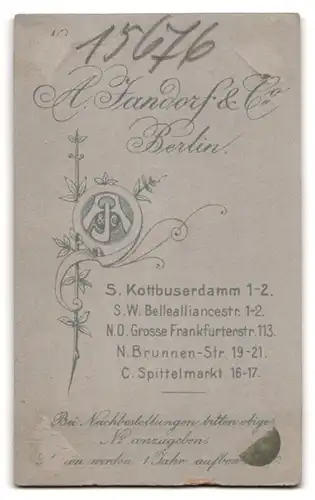 Fotografie A. Jandorf & Co, Berlin, S. Kottbuserdamm 1-2, schicke Dame in weissem Kleid