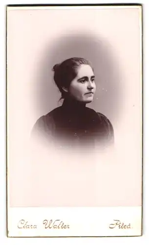 Fotografie Clara Walter, Pitea, Portrait junge Dame mit zeitgenössischer Frisur