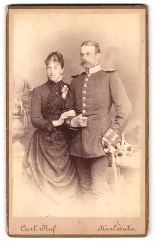Fotografie Carl Ruf, Karlsruhe, Amalienstr. 26, Portrait Friedrich II. von Baden in Uniform u. Hilda von Nassau