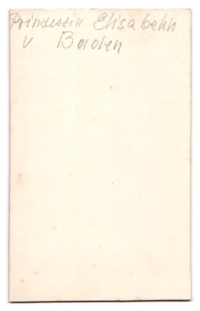 Fotografie Th. Schuhmann & Sohn, Carlsruhe, Portrait Pauline Elisabeth von Baden (1835-91) im Kleid 1