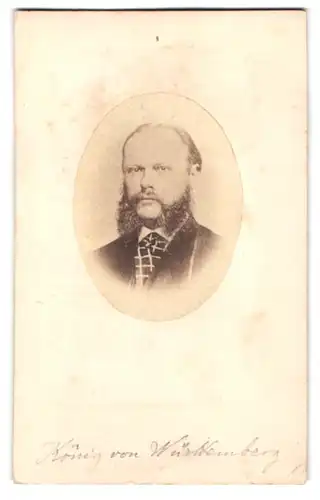 Fotografie Fotograf und Ort unbekannt, Portrait Wilhelm II., König von Württemberg (1848-1921) mit Backenbart