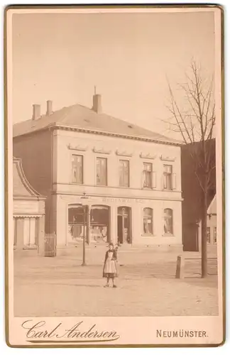 Fotografie Carl Andersen, Neumünster, Ansicht Neumünster, Handlung von Heinrich Wilde & Co. am Grossflecken Nr. 37