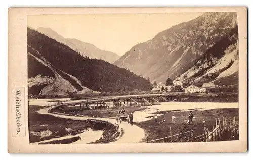 Fotografie Nicoluas Kuss, Maria Zell, Ansicht Weichselboden, Blick auf den Ort mit Brücke
