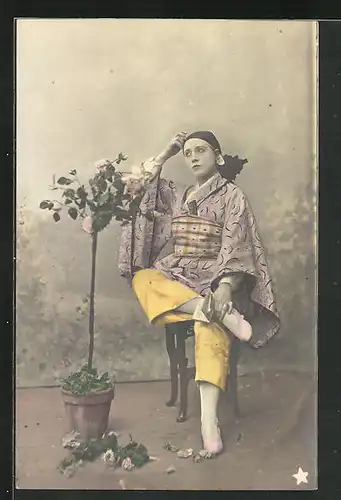 AK Japanerin im Kimono mit einem Rosenbaum