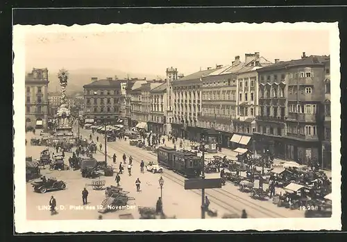 AK Linz a. D., Platz des 12. November mit Denkmal und Strassenbahn