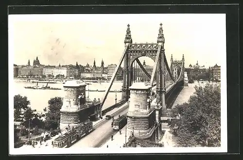 AK Budapest, Strassenbahn fährt über die Elisabeth-Brücke