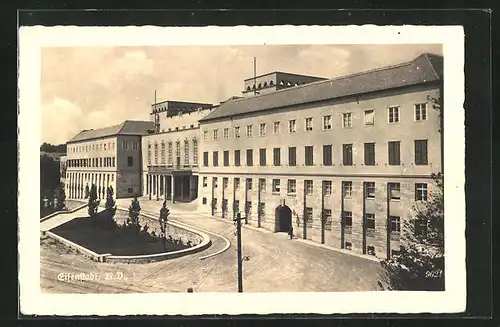 AK Eisenstadt, Strassenpartie mit grossen Gebäude