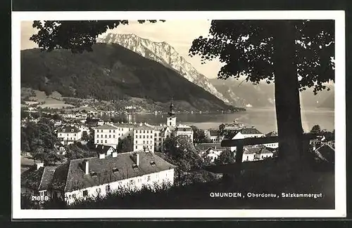 AK Gmunden /Oberdonau, Salzkammergut, Teilansicht mit Baum