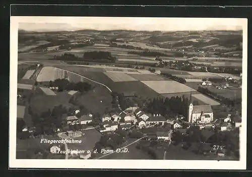 AK Taufkirchen a. d. Pram /O.-D., Teilansicht mit Kirche vom Flugzeug aus