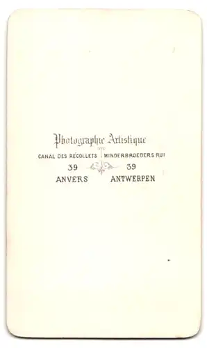 Fotografie Photographie Artistique, Antwerpen, Minderbroeders Rui 39, Kind in samtenen Kleidchen