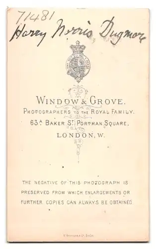 Fotografie Window & Grove, London, 63 Baker Street, Harry Norris Dugmore in kariertem Anzug im Portrait