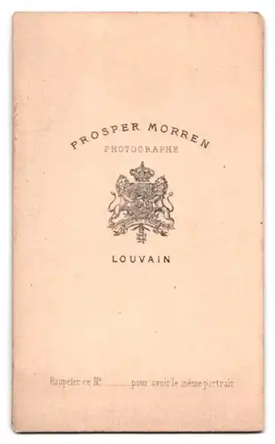 Fotografie Prosper Morren, Louvain, gut angezogener Mann im Anzug