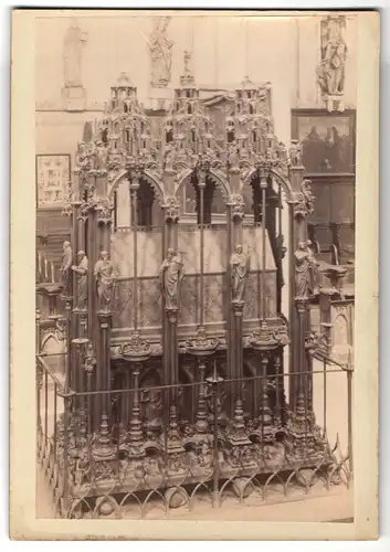 Fotografie unbekannter Fotograf, Ansicht Nürnberg, Sebaldusgrab des Peter Vischer