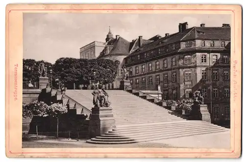 Fotografie unbekannter Fotograf, Ansicht Dresden, Blick auf die Brühlsche Terrasse mit Wohnhäusern