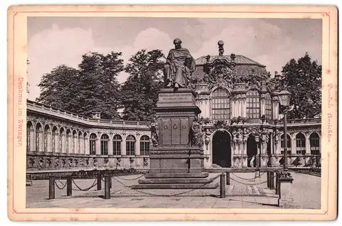 Fotografie unbekannter Fotograf, Ansicht Dresden, Denkmal Friedrich August im Zwinger