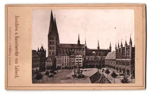 Fotografie J. Nöhring, Lübeck, Ansicht Lübeck, Platz mit Marienkirche