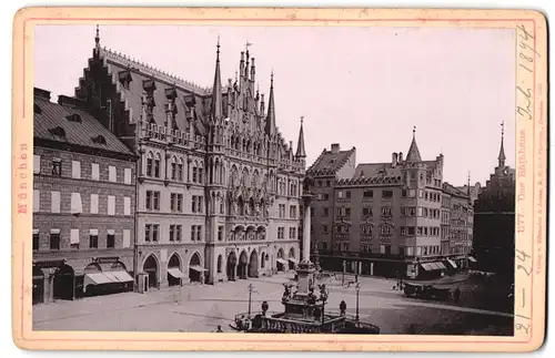 Fotografie Römmler & Jonas, Dresden, Ansicht München, Rathaus mit Denkmal & Ladengeschäft Wertheimer