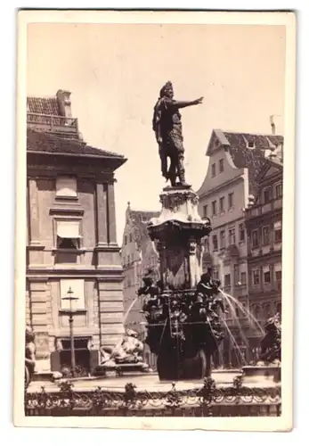 Fotografie Ferd. Brauer, Augsburg, Ansicht Augsburg, Partie am Augustus Brunnen