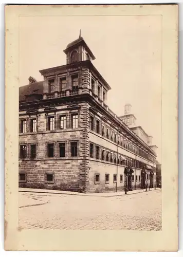 Fotografie unbekannter Fotograf, Ansicht Nürnberg, Partie am Rathaus von Nordwest