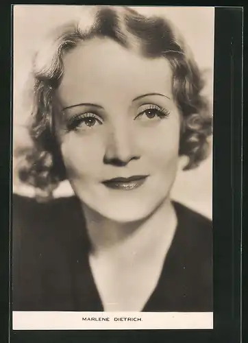 AK Schauspielerin Marlene Dietrich lächelt freundlich