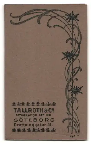 Fotografie Tallroth & Co., Göteborg, Drottninggatan 31, Schwedischer Geschäftsmann in elegantem Anzug