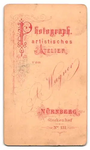 Fotografie A. Wagner, Nürnberg, Glockenhof 157, Bürgerlicher in elegantem Anzug