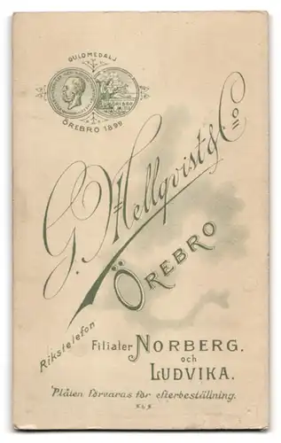 Fotografie G. Mellqvist & Co., Örebro, Elegante Schwedin in hochgeschlossener Bluse