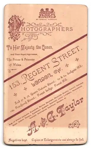 Fotografie A. & G. Taylor, London, Regent Street 153, Portrait älterer Herr im Anzug mit Vollbart