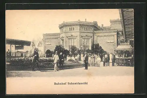 AK Schneidemühl, Bahnhof mit Vorplatz