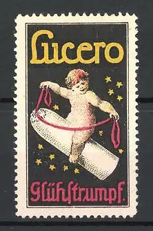Reklamemarke Lucero Glühstrumpf, nacktes Kind reitet am Sternenhimmel auf einem Glühstrumpf