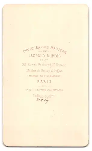 Fotografie Leopold Dubois, Paris, Rue de Faubourg St, Honore 30, Portrait junger Franzose im Anzug mit Fliege