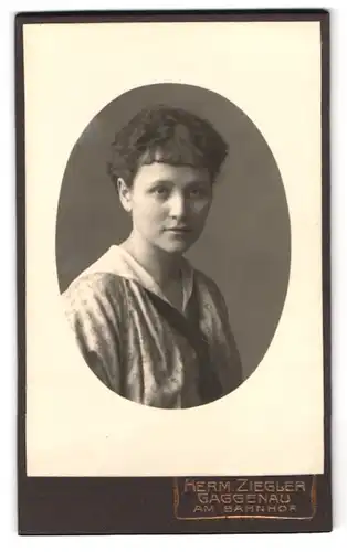 Fotografie Herm. Ziegler, Gaggenau, Portrait junge Dame mit moderner Frisur