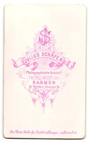 Fotografie Julius Schäfer, Barmen, Herr im Anzug an Säule lehnend