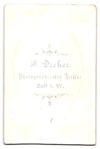 Fotografie B. Dreher, Zell i. W., Portrait junger Herr mit Schnauzbart im Anzug