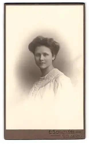 Fotografie E. Schultheiss, Gernsbach, Portrait junge Dame mit Hochgebundenem Haar