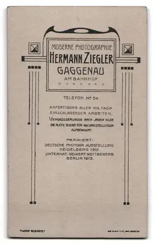 Fotografie Herm. Ziegler, Gaggenau, am Bahnhof, Portrait junge Dame mit Halstuch & moderner Frisur