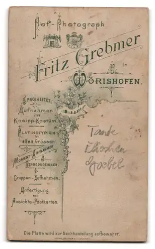 Fotografie Atelier Grebmer, Wörishofen, Tante Goebel im Sonntagskleid mit Sandalen vor Studiokulisse