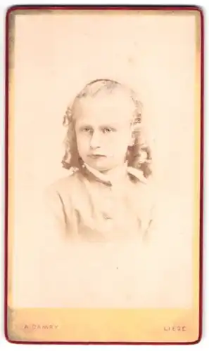 Fotografie A. Damry, Liege, Mont St. Martin 27, Portrait Mädchen mit Haarreif