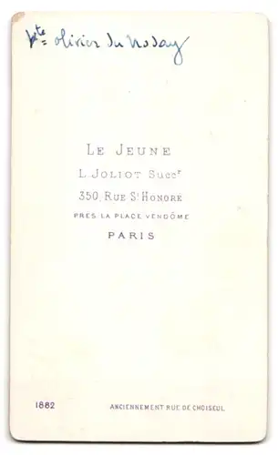 Fotografie Le Jeune, Paris, 350 Rue St. Honore, Knabe im Anzug mit Mantel nebst Hut