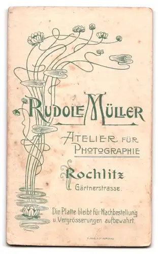 Fotografie Rudolf Müller, Rochlitz, Gärtnerstr., Portrait junge Frau im modischen Kleid mit Locken