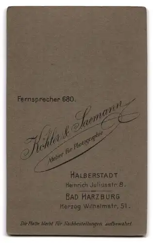 Fotografie Köhler & Saemann, Halberstadt, Heinrich Juliusstr. 8, Portrait zwei Geschwister im Anzug und Kleid