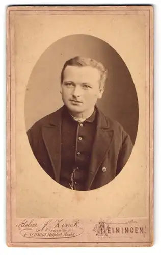 Fotografie F. Zinck, Meiningen, Halberstadtstr. 15, Portrait junger Mann Rudolf im Anzug